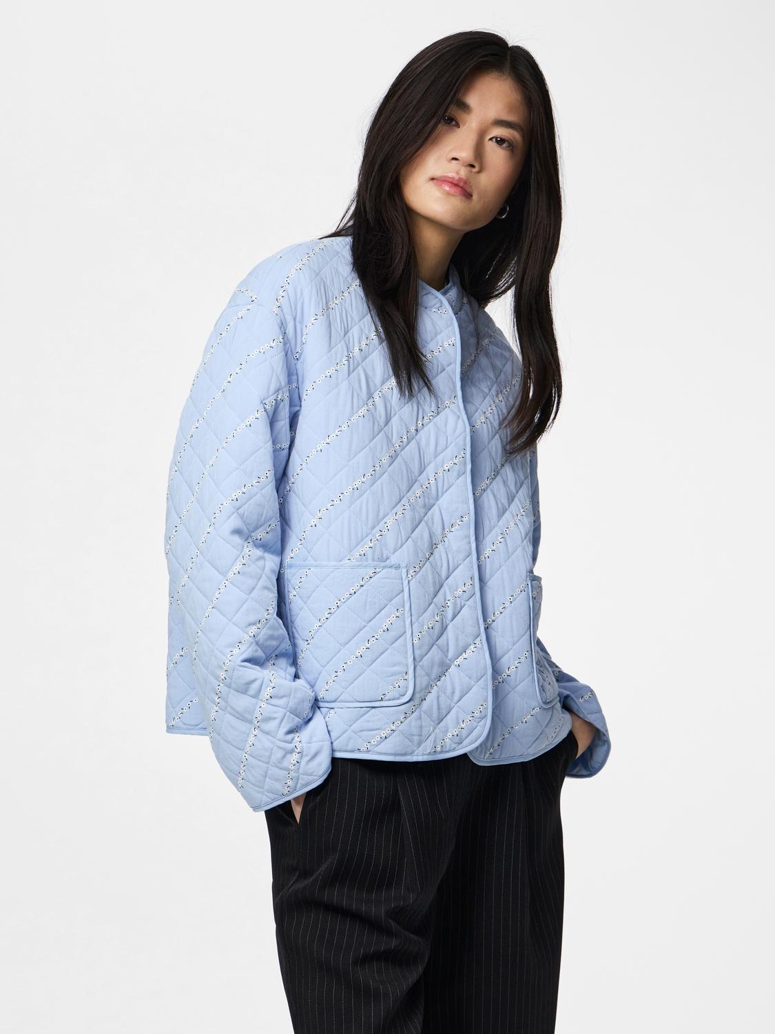model_shot-front